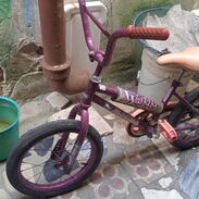 Venta de bicicleta de niño unisex con rueditas traseras, cuadro de hierro fuerte, sillin nuevo, gomas nuevas. - Img 45412910