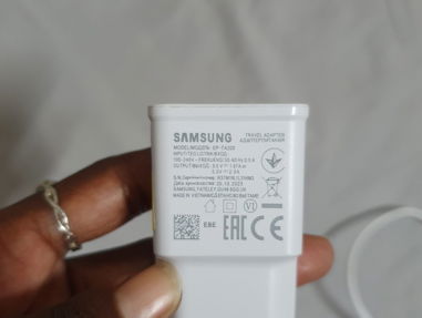 Cajitas de cargador Samsung y cables de Iphone - Img 69184187