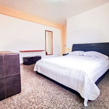Se renta centrico apartamento en Vedado, La Habana, Cuba - Img 126336703
