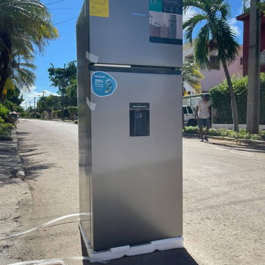 Refrigerador Hisense de 7.27cuft con dispensador de agua ($370) - 9/9