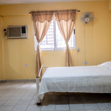 Vendo apart de 1 habitación en Plaza por Tulipan y Boyeros - 7/10