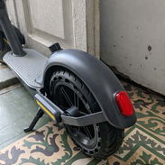Patineta eléctrica de uso muy bien cuidada a 230 USD. Soy de plaza. La doy con su cargador original. La batería rinde má - Img 55914136