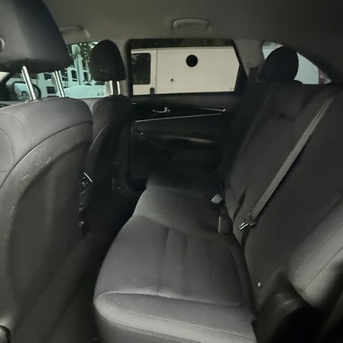 Kia Sorento LX 2017 130k millas en Miami - 4/8