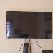 Televisor HH de 32” con cajita y soporte - Img 56025317