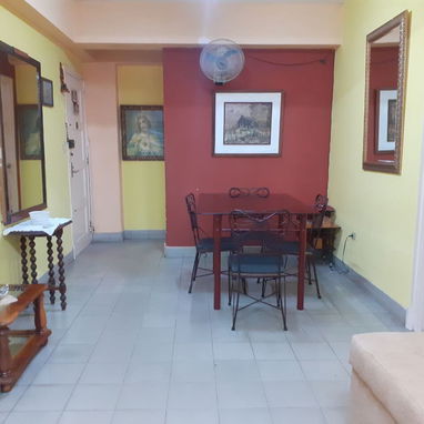 Se renta apartamento independiente de un cuarto en el Vedado. Teléfono +34 613774291. - Img 108085220