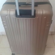 Maleta de viaje con capacidad de 37 Kg. - Img 57736496
