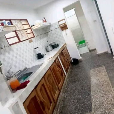 *$8500usd. En venta casa biplanta interior de un pasillo de 3 casas (todo independiente,  y cercado) en Mantilla,  Arroy - Img 117710036