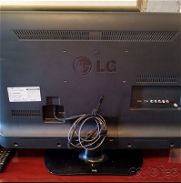 Vendo TV LG  LED 32 pulg, de uso, en perfecto estado con su mando + cajita digital. Pedro Cel. 52899345 - Img 45815247