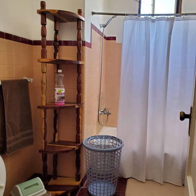 Se renta apartamento amplio y claro en Miramar, a 3 cuadras del Teatro Carlos Marx. - 10/10