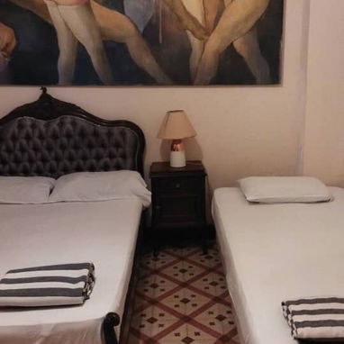 🍽️📶🚿 Hostal de 5 Habitaciones en el Centro de la Ciudad. 🍽️ Servicios adicionales disponibles1305 - Img 94224070
