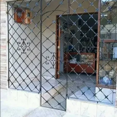 📍 Realizamos todo tipo trabajos de herrería para la seguridad de su hogar, con el diseño de su preferencia:   ▪︎Puerta - 4/10