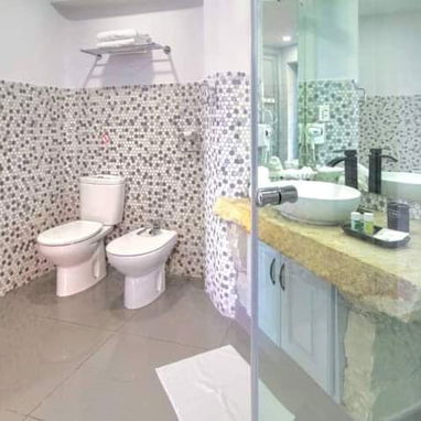 "Lujoso Apartamento en el Vedado con hermosas vistas al mar" - Img 124429533