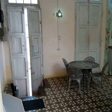 54321162  PRECIO 8500  SE VENDE CASA 🏡+ NEGOCIO CENTRICO EN SANTA CLARA  CON TODO PARA EMPEZAR        Cómo negocio  1. - 9/10