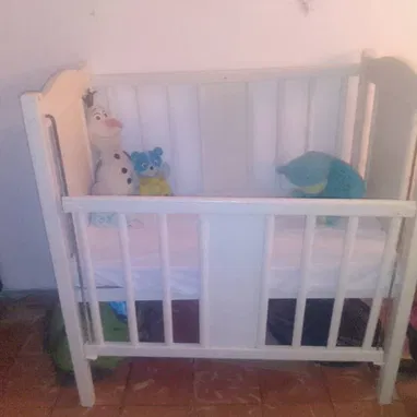 Cuna con colchon y lanzadera - Img 118653477