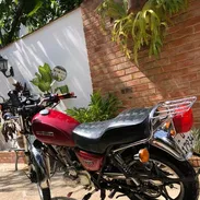 C VENDE MOTO SUZUKI. EN PERFECTO ESTADO. INTERESADOS AL WHATSAPP 50241861 - Img 56211250