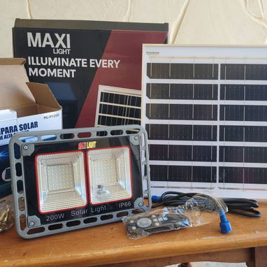 🔆 Reflector Solar LED 200W Maxi Light 🔆 Lámpara para esterior. Excelente Calidad. - Img 121386767