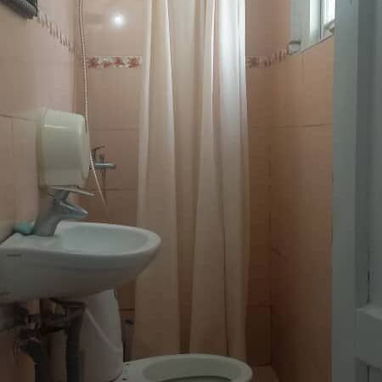 VENDO CASA EN AVENIDA LÍNEA EN EL VEDADO - Img 120504381