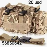 Canguro o cangurera impermiable extragrande 4 zipper de estilo militar para hombre y mujer. - Img 55615996