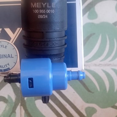 Bomba del limpiaparabrisas marca Meyle Alemana doble tiro para SEAT Ibiza, Skoda Fabia y VW Polo - 3/3