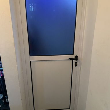 Marquetería de Aluminio y Cristal [ Puertas ,Ventanas ,Bajos de Mesetas ,Paños Fijos ,Mamparas de Baño entre otras cosas - 6/10