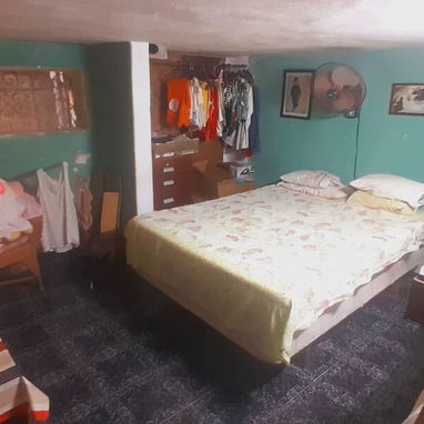🏛*111-Apto en venta en el Vedado [ en Interior ]*  ⚠️*OJOOOO* *NUNCA SE VA LA LUZ*⚠️  😎*Consta de 2/4,sala,comedor,coc - Img 122990315