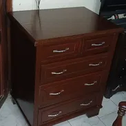 Vendemos muebles de madera buena bien terminados y listos para su uso GAVETEROS, VITRINA, BURO, JUEGO DE COMEDOR, ECT... - Img 50417785