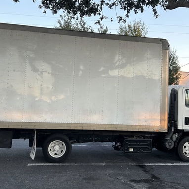 Camión Isuzu 2016 diesel Caja cerrada, rampa elevadora - 5/6