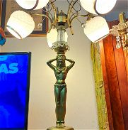 Bellísima lámpara de mesa - Img 45756740