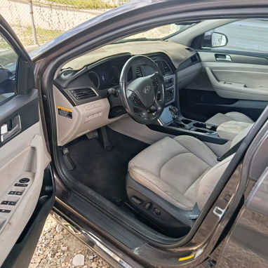 Hyundai sonata 2016 límite salón en piel blanco con arranque por botón censores en los espejos motor nuevo venta o negoc - 3/3