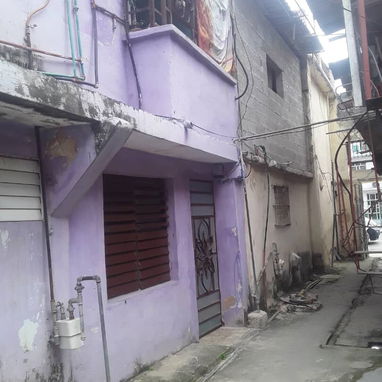 OLVIDESE DE LOS APAGONES en venta biplanta interior en centro habana con paneles solares instalados - Img 125922413