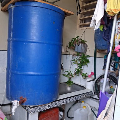 En venta casa en alamar zona 19 con casi todo adentro tanques instalados panel solar y estación de energía 10000 - 5/10