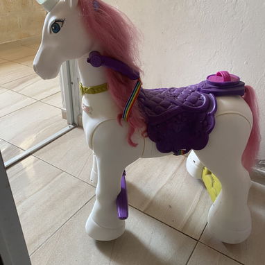 unicornio eléctrico de batería anda en perfectas condiciones. Con su cargador y todo en buen estado - 2/4