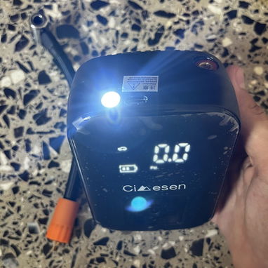 Compresor de Aire Portátil con Medidor de Presión y Luz LED - 3/3