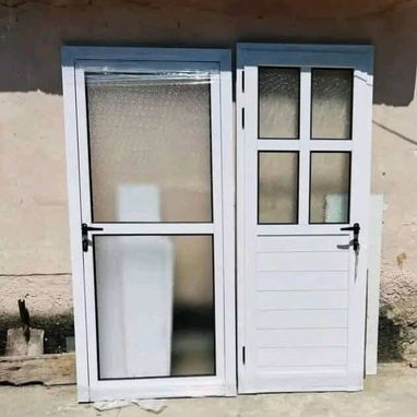 Marqueteria de aluminio. Realizamos puertas y ventanas a la medida que usted desee.Incluimos la mensajeria y el montaje - 3/8