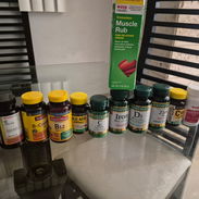 Vitamina C, hierro, complejo B, D3, Zinc,iboprofeno, B12, Acido Folico, Acetaminofen, crema mentolada - Img 57025137