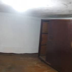Se vende casa vacía en 4 camino frente al mercado Matadero 13 Entre Monte y Omoa Cerro - 8/10