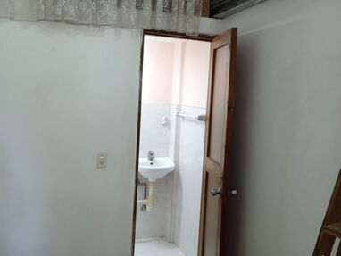 Vendo apartamento interior en el Vedado, Leo 5_291_8889 por whatsApp - Img 44985102