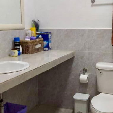 APT 3 CUARTOS EN EL VEDADO (PLANTA BAJA Y GARAJE) - CALZADA Y 12 !!! - Img 119556821