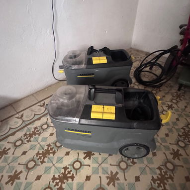 Máquinas de limpieza Estás son Karcher Puzzi 10/1 son unas hidrolavadora para limpieza y desinfección de mobiliarios (mu - 2/5