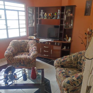 CASA GRANDE EN REGLA! 4 CUARTOS Y 2 BAÑOS - LISTA PARA VIVIR (CON TODO DENTRO) - Img 123203829