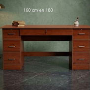 mesa de oficina - Img 57870481