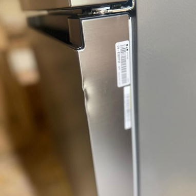 Refrigerador LG de 9.3 pie congelaci贸n seca Tiene peque帽o detalle - Img 121812943
