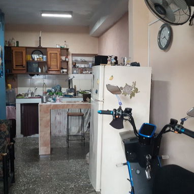 🏡 CASA EN VENTA — MARIANAO 🏡 📍 Excelente ubicación Cerca de Plaza de Marianao y Avenida 51. ✨ Casa puerta a la calle - 7/10