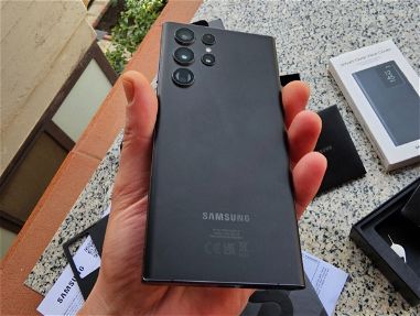 Samsung Galaxy S22 Ultra 5G 512GB con accesorios completos - Img 66790911