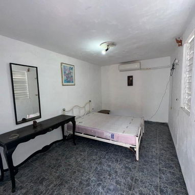 *🏡 SE VENDE CASA BIPLANTA EN BAJOS – PLAYA, REPARTO LA SIERRA.*  Propiedad amplia de construcción sólida (año 1940) con - Img 122390629