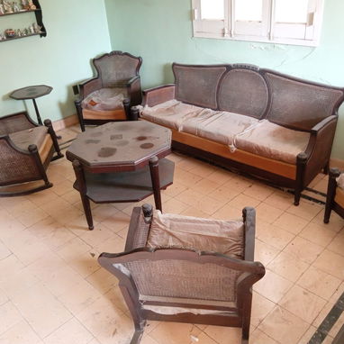 EN VENTA JUEGO DE SALA ANTIGUO. MUY BUEN ESTADO. CONTACTE AL WSAPP CON UNA OFERTA DE PRECIO !!! - Img 122845865