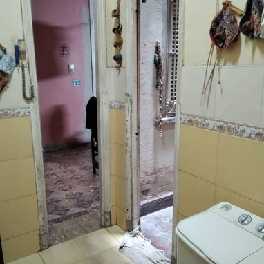 casa en Centro Habana en planta baja [ Colonial Antigua de Puntal Alto ]* - Img 121775321