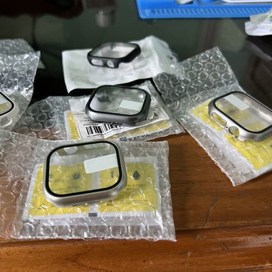Protector rígido con mica de cristal incluida para Apple Watch Serie 10 y 11 (42mm y 46mm) - Img 108647480