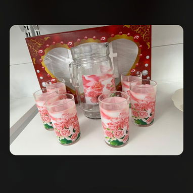 HERMOSO SET DE JARRA CON TAPA Y 6 VASOS. APRÓPIESE DE SU ELEGANCIA Y CONFORT...!!! - Img 125175086