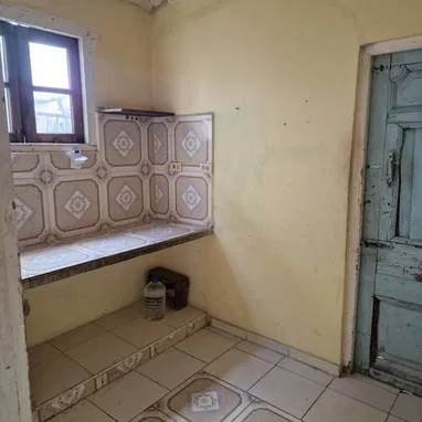 Se vende casa en Centro Hab. Dos cuartos y azotea libre! - Img 117122576